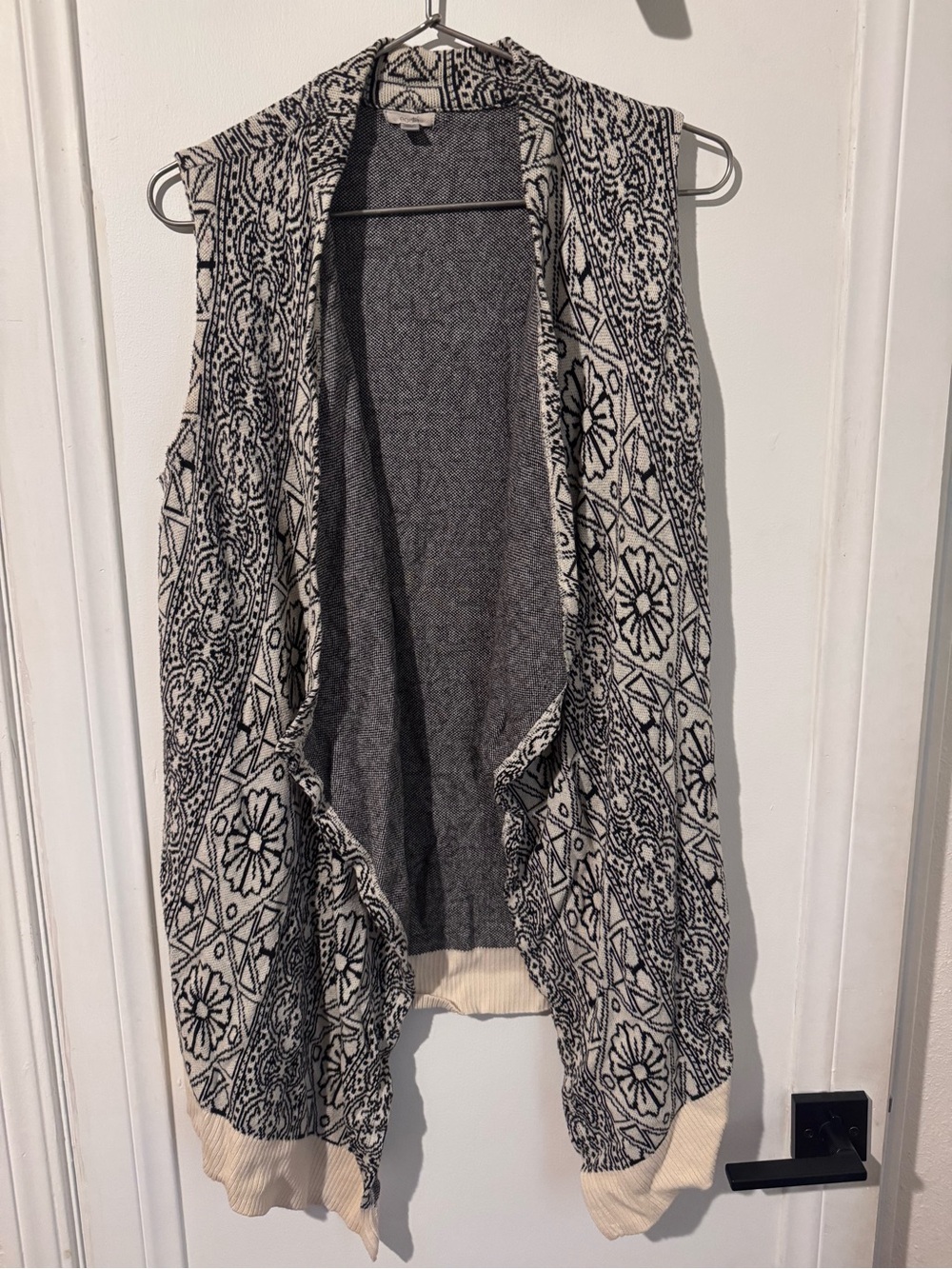 5/$20 Ecote Black and Cream Patterned Open Front Vest